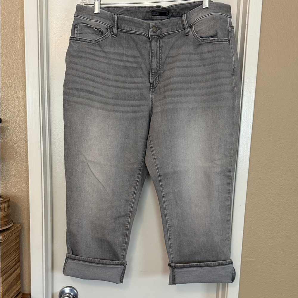 Vera Wang Women's Gray Capri Jeans